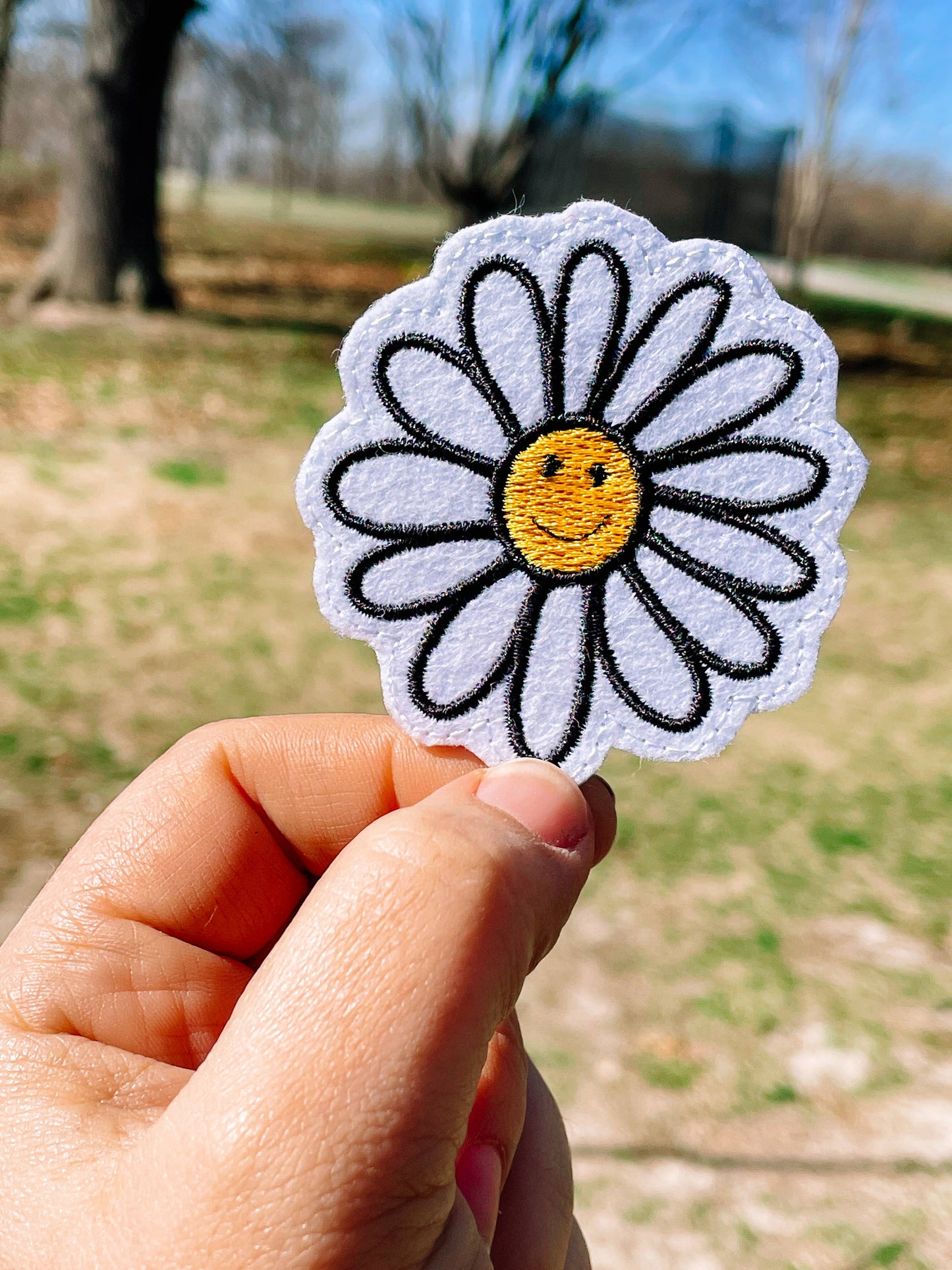 SMILEY DAISY PATCH IRON-ON PATCH